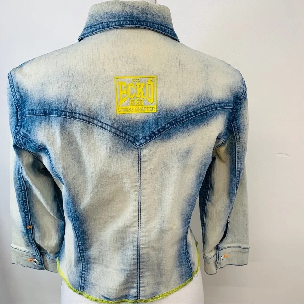 Womans Artsy Denim Jacket M Embroidery Blue Light Wash 3/4 Sleeve‎ Pockets O27 - Picture 2 of 11